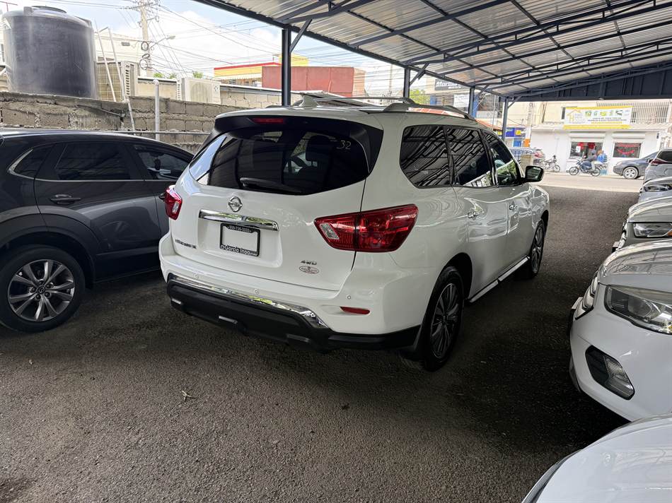 Nissan Pathfinder SV 2020