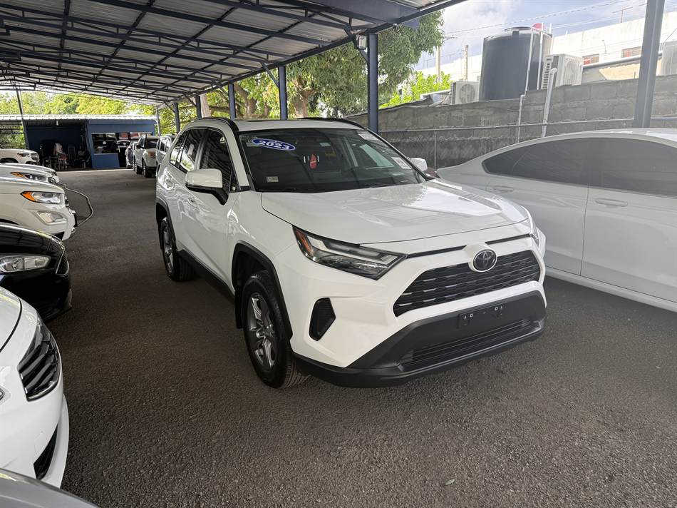 Toyota RAV4 XLE 2023